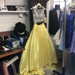 Gorgeous 2 piece prom gown